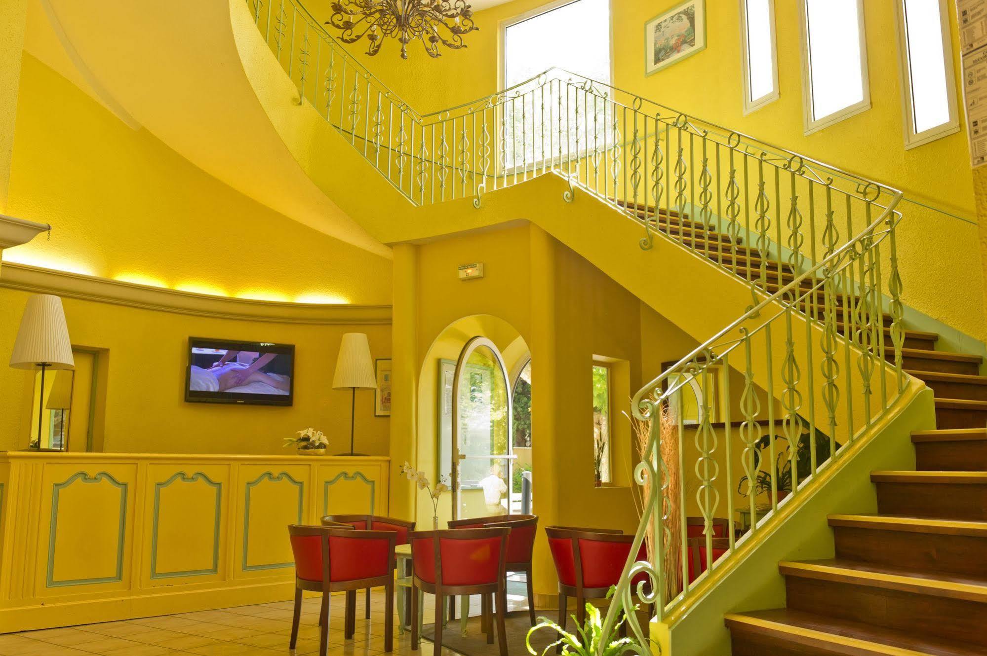 Hôtel Miléade Méditerranée - Port-Fréjus Esterno foto